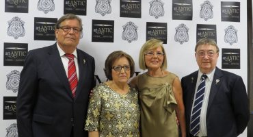 traje de fallera, indumentaria valenciana, espolín amparo gómez