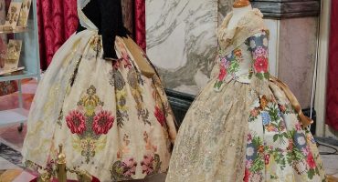 traje de fallera, indumentaria valenciana, espolín amparo gómez